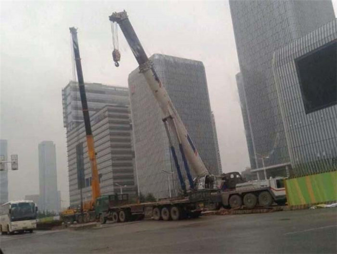松潘县25吨吊车能吊多重设备？