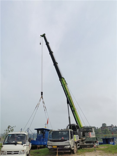 松潘县桥梁建设吊装案例
